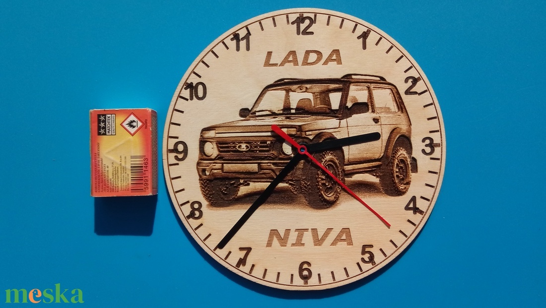 NIVA mintás falióra. Ajándékba: autó rajongónak, veteránosnak. - otthon & életmód - dekoráció - fali és függő dekoráció - falióra & óra - Meska.hu