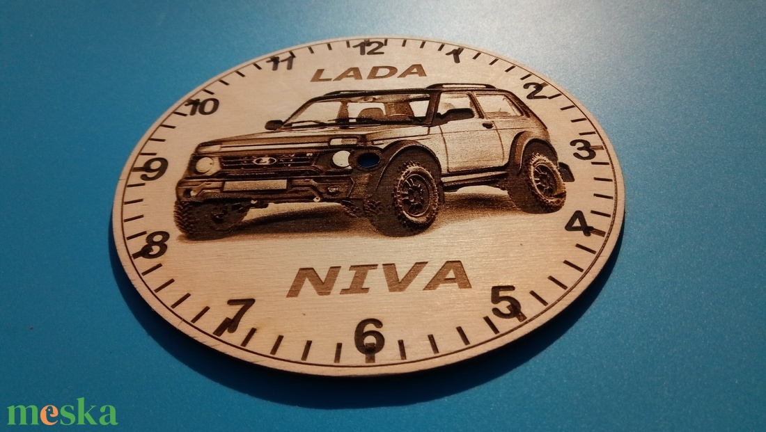 NIVA mintás falióra. Ajándékba: autó rajongónak, veteránosnak. - otthon & életmód - dekoráció - fali és függő dekoráció - falióra & óra - Meska.hu