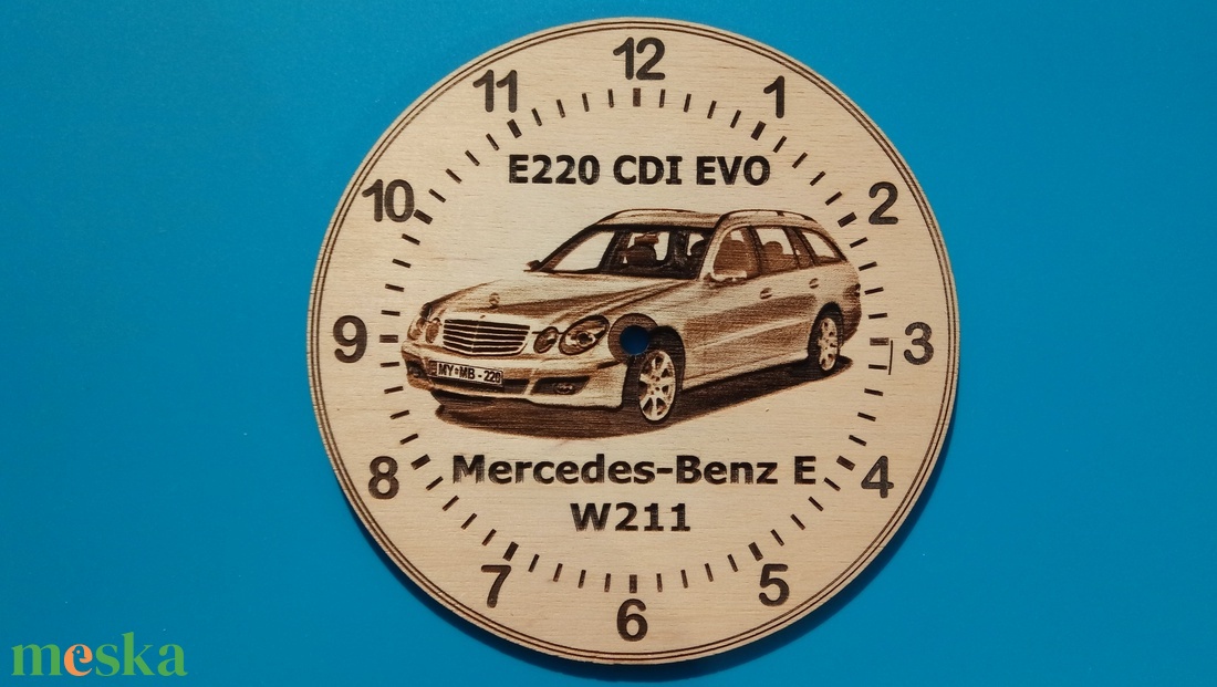 Mercedes E E220 CDI EVO W211 mintás falióra. Ajándékba: autó rajongónak, veteránosnak. - otthon & életmód - dekoráció - fali és függő dekoráció - falióra & óra - Meska.hu