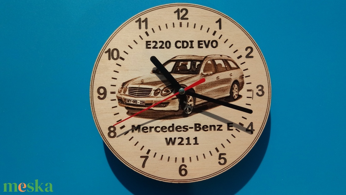 Mercedes E E220 CDI EVO W211 mintás falióra. Ajándékba: autó rajongónak, veteránosnak. - otthon & életmód - dekoráció - fali és függő dekoráció - falióra & óra - Meska.hu