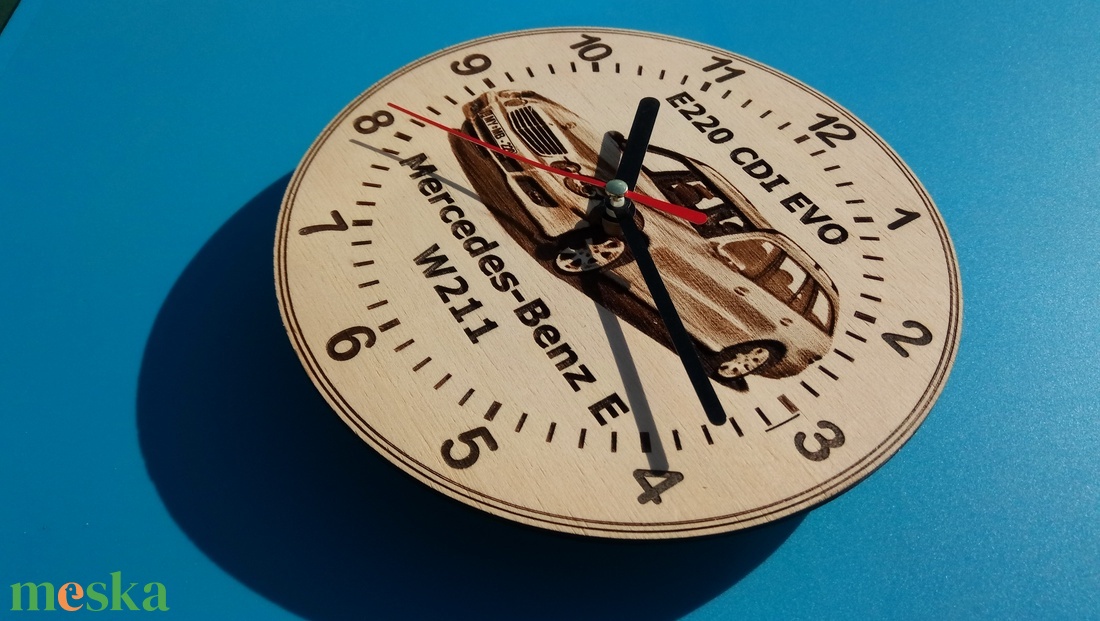 Mercedes E E220 CDI EVO W211 mintás falióra. Ajándékba: autó rajongónak, veteránosnak. - otthon & életmód - dekoráció - fali és függő dekoráció - falióra & óra - Meska.hu