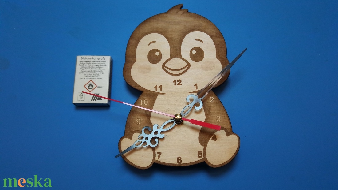 Pingvin falióra húsvétra, gyerkeszobába. Fiúnak, lánynak egyaránt szuper ajándék óra. - otthon & életmód - dekoráció - fali és függő dekoráció - falióra & óra - Meska.hu