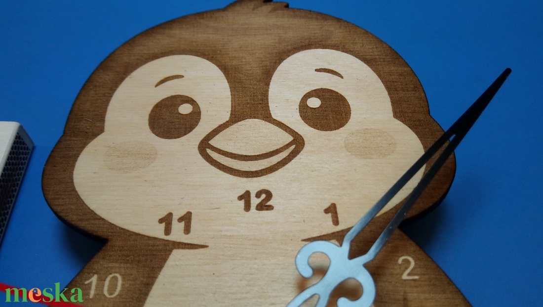 Pingvin falióra húsvétra, gyerkeszobába. Fiúnak, lánynak egyaránt szuper ajándék óra. - otthon & életmód - dekoráció - fali és függő dekoráció - falióra & óra - Meska.hu