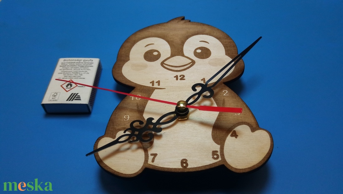 Pingvin falióra húsvétra, gyerkeszobába. Fiúnak, lánynak egyaránt szuper ajándék óra. - otthon & életmód - dekoráció - fali és függő dekoráció - falióra & óra - Meska.hu