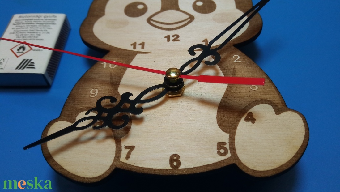 Pingvin falióra húsvétra, gyerkeszobába. Fiúnak, lánynak egyaránt szuper ajándék óra. - otthon & életmód - dekoráció - fali és függő dekoráció - falióra & óra - Meska.hu