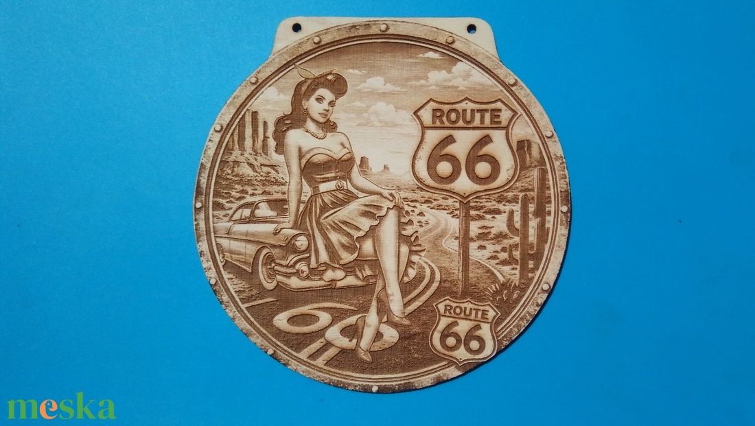 USA vastábla hangulatú gravírozott tábla, falikép, garázsba, nappaliba, műhelybe. ROUTE 66 csaj az autón - otthon & életmód - dekoráció - kép & falikép - fából készült kép - Meska.hu