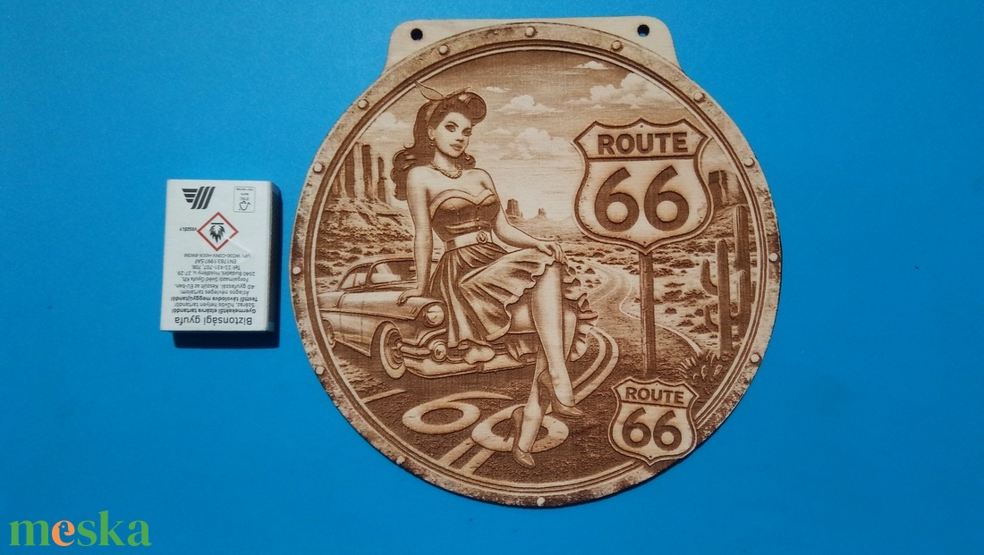USA vastábla hangulatú gravírozott tábla, falikép, garázsba, nappaliba, műhelybe. ROUTE 66 csaj az autón - otthon & életmód - dekoráció - kép & falikép - fából készült kép - Meska.hu