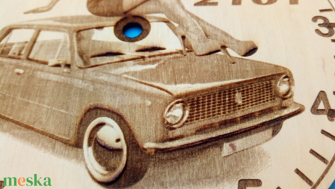 LADA 2101 mintás falióra, csajszival. Retró hangulatú kidolgozás. Ladás óra. - otthon & életmód - dekoráció - fali és függő dekoráció - falióra & óra - Meska.hu
