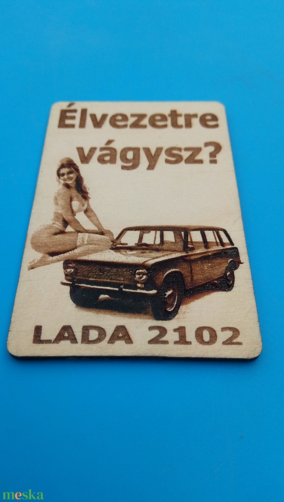 LADA 2102 hűtőmágenes. Retro stílus, 70-es évek. Élvezetre vágysz? felirattal, lánnyal. - otthon & életmód - konyhafelszerelés, tálalás - konyhai dekoráció - hűtőmágnes - Meska.hu