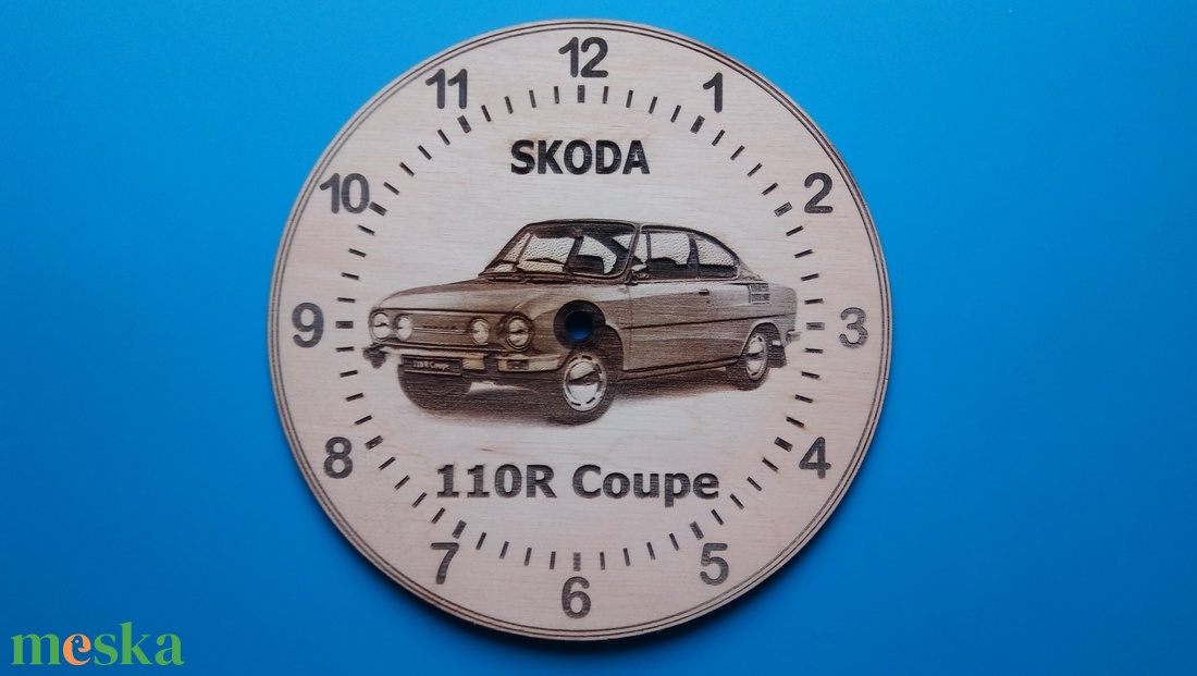 Skoda 110 R Coupe mintás gravírozott ritka falióra. Óra, Skodásnak. - otthon & életmód - dekoráció - fali és függő dekoráció - falióra & óra - Meska.hu