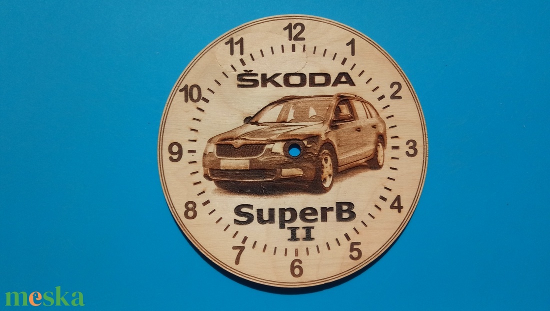 Skoda Superb II mintás gravírozott ritka falióra. Óra, Skodásnak. 2 - otthon & életmód - dekoráció - fali és függő dekoráció - falióra & óra - Meska.hu