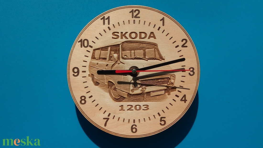 Skoda 1203 kisbusz mintás gravírozott ritka falióra. Óra, Skodásnak.  - otthon & életmód - dekoráció - fali és függő dekoráció - falióra & óra - Meska.hu