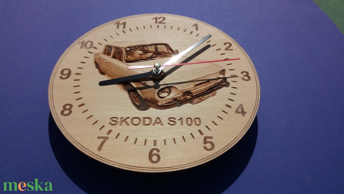 Skoda s100 mintás gravírozott ritka falióra. Óra, Skodásnak.  - otthon & életmód - dekoráció - fali és függő dekoráció - falióra & óra - Meska.hu