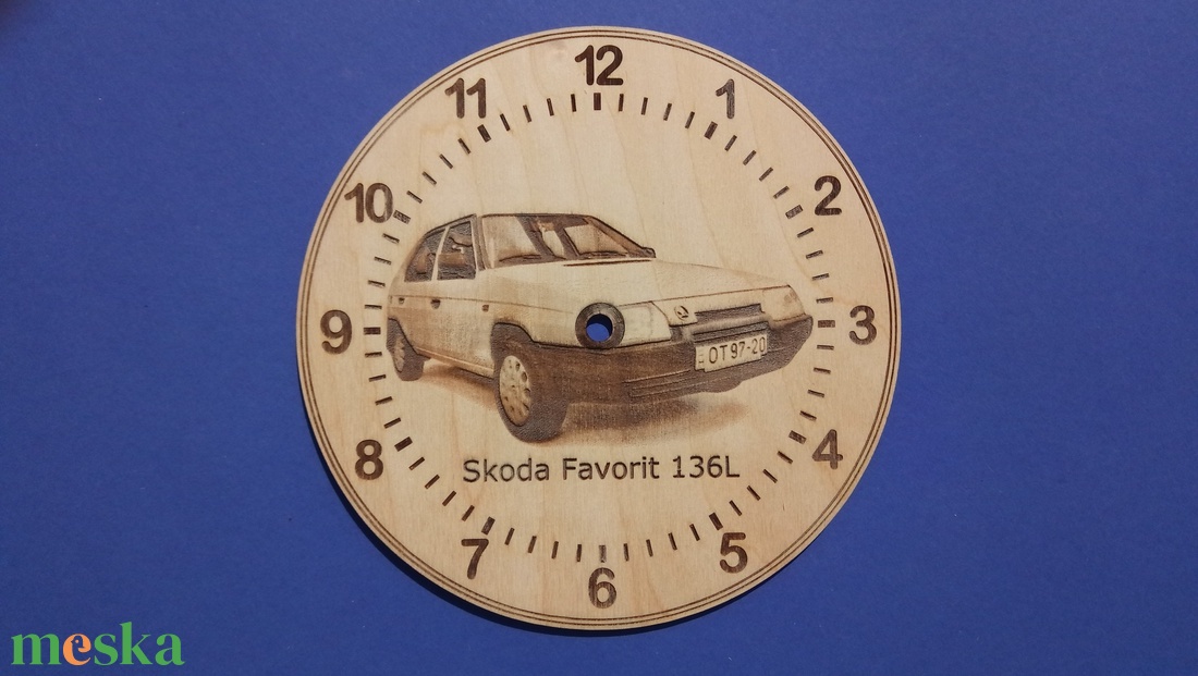 Skoda Favorit mintás gravírozott ritka falióra. Óra, Skodásnak.  - otthon & életmód - dekoráció - fali és függő dekoráció - falióra & óra - Meska.hu