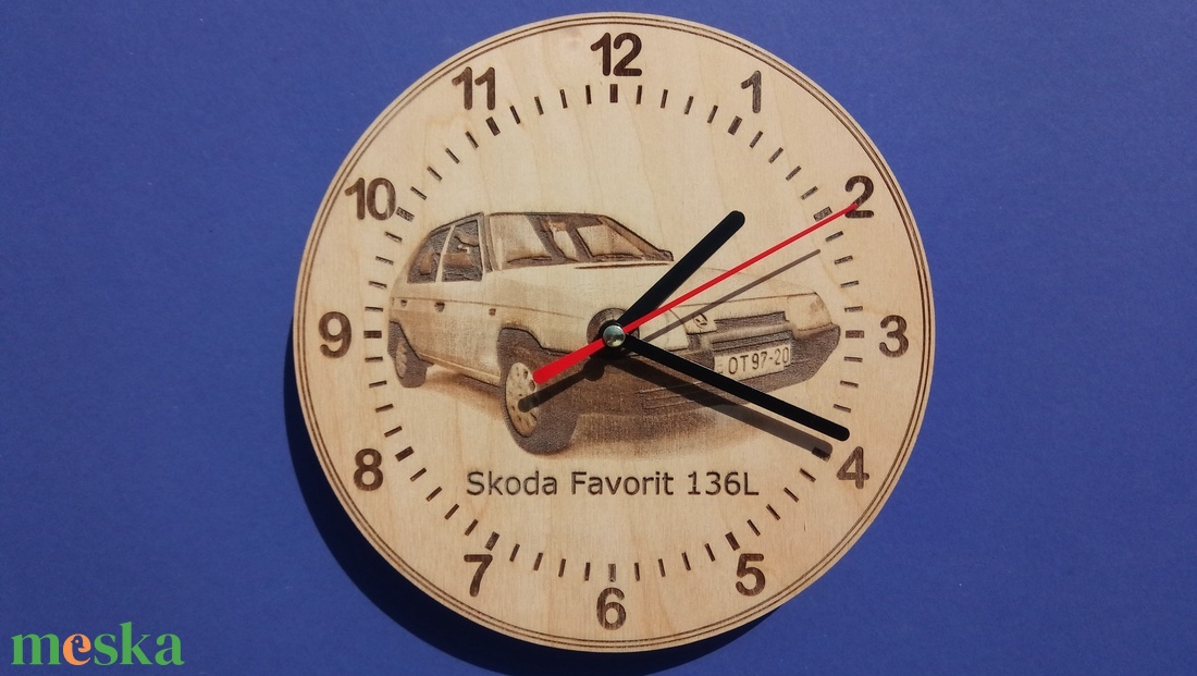 Skoda Favorit mintás gravírozott ritka falióra. Óra, Skodásnak.  - otthon & életmód - dekoráció - fali és függő dekoráció - falióra & óra - Meska.hu