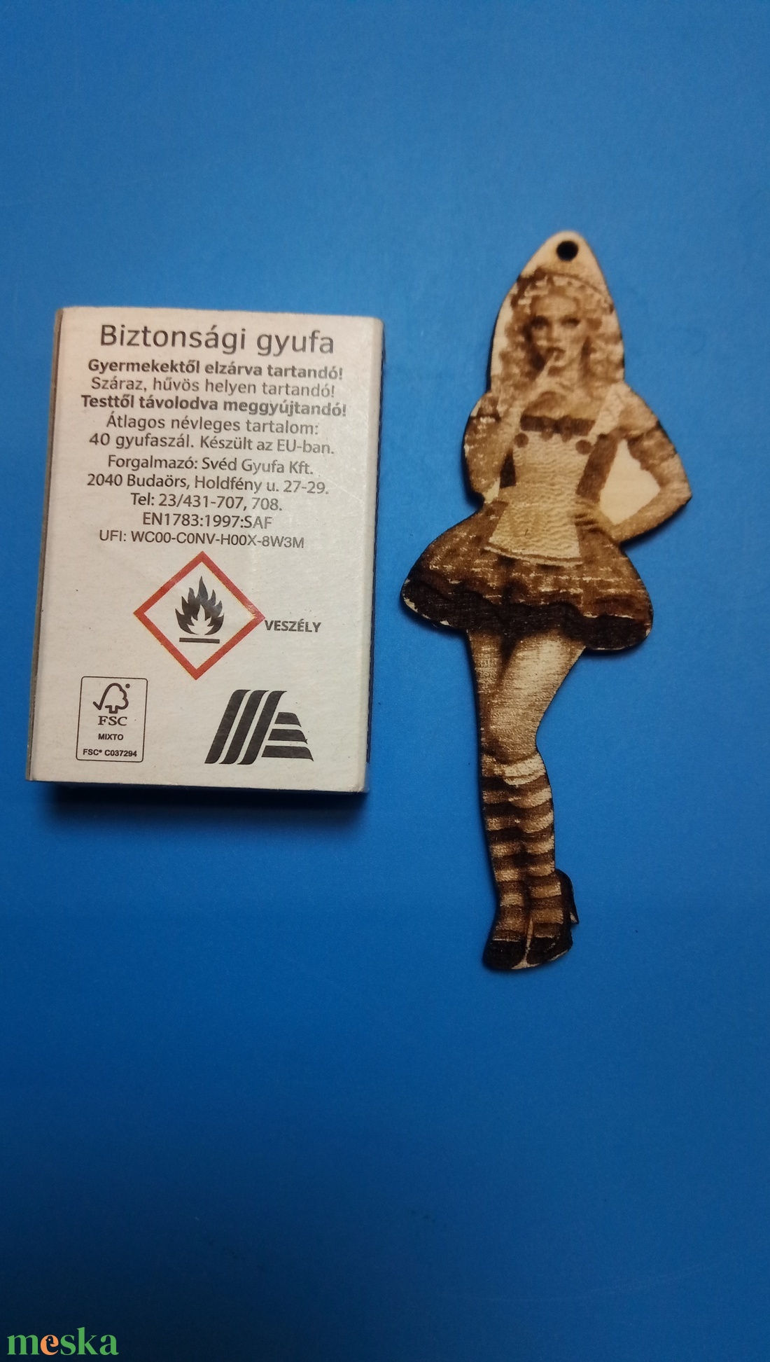 Halloween csaj. Gravírozott karácsonyfadísz. Visszapillantóra, hátizsákra, táskára, gyerekszobába szekrényajtóra. - karácsony - karácsonyi lakásdekoráció - karácsonyfadíszek - Meska.hu