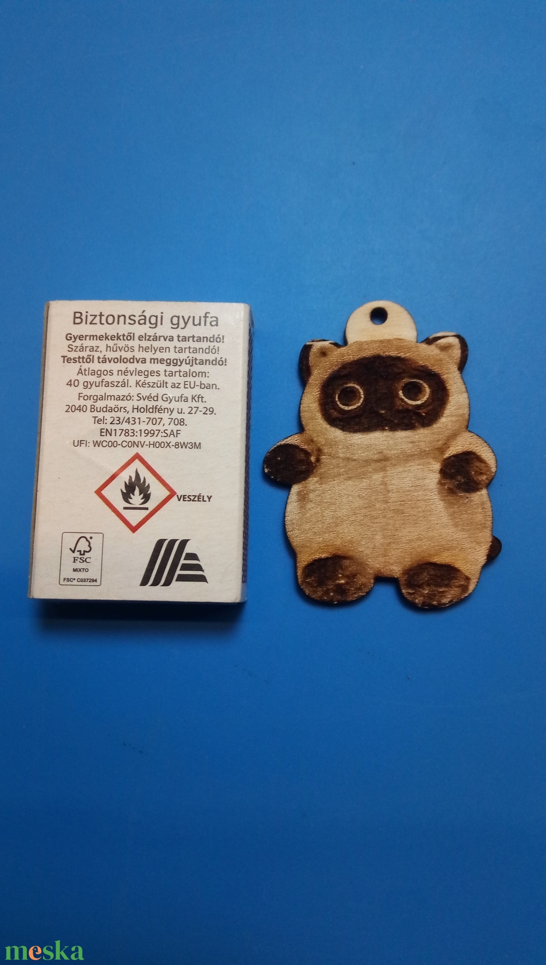 Nagyszemű kis szőrmók. Gravírozott karácsonyfadísz. Visszapillantóra, hátizsákra, táskára, gyerekszobába szekrényajtóra. - karácsony - karácsonyi lakásdekoráció - karácsonyfadíszek - Meska.hu