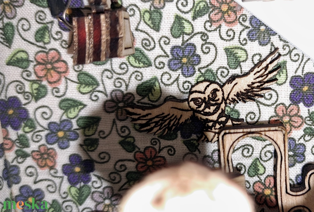 Book nook Harry Potter lépcső alatti lakrésze. - otthon & életmód - dekoráció - asztal és polc dekoráció - könyvtámasz - Meska.hu