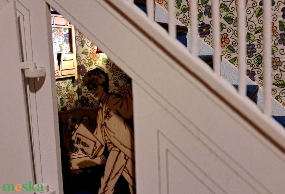 Book nook Harry Potter lépcső alatti lakrésze. - otthon & életmód - dekoráció - asztal és polc dekoráció - könyvtámasz - Meska.hu