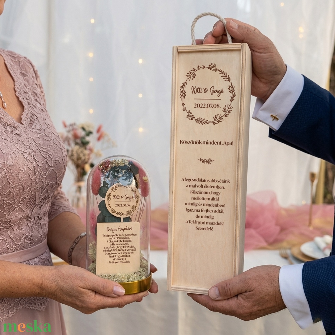 Esküvői Szülőköszöntő Ajándék szett � Üvegbúra száraz virágokkal � Bortartó - esküvő - emlék & ajándék - szülőköszöntő ajándék - Meska.hu