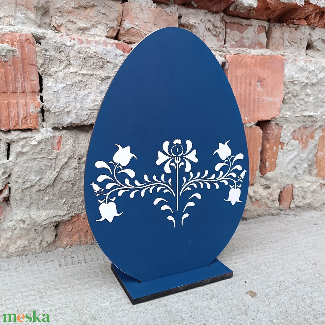Húsvéti kék tojás - fehér motívummal - otthon & lakás - ház & kert - kerti dísz - Meska.hu