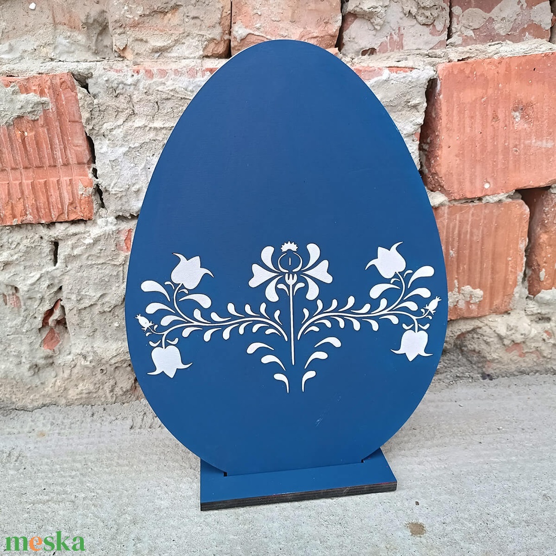 Húsvéti kék tojás - fehér motívummal - otthon & életmód - ház & kert - kerti dísz - Meska.hu