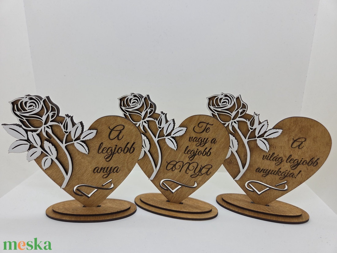 Anyák napjára - Fa gravírozott szív dísz rózsával � egyedi felirattal - otthon & életmód - virágdekoráció - virágdíszek - lézervágott virágdíszek - Meska.hu