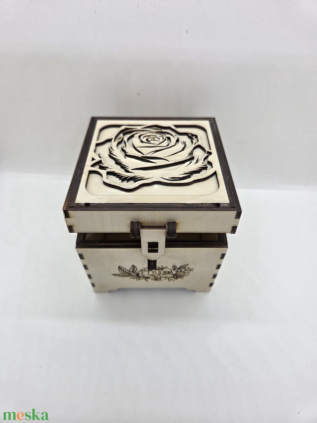 Fa doboz rózsa mintával - ékszer - ékszertartó - ékszerdoboz - Meska.hu