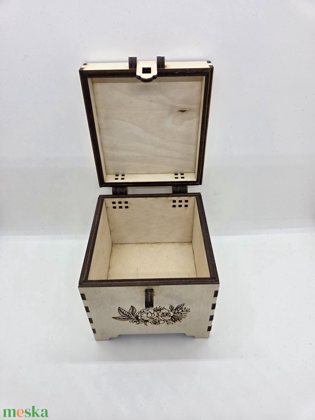 Fa doboz rózsa mintával - ékszer - ékszertartó - ékszerdoboz - Meska.hu