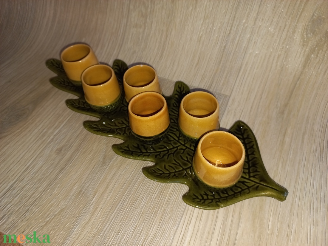 Vintage rövidital kínáló, tölgyfalevél tálca, makk formájú poharakkal, 31 cm - otthon & életmód - konyhafelszerelés, tálalás - tálalás - pálinkás poharak, szettek - Meska.hu