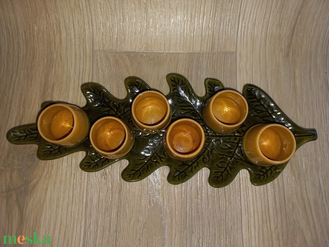 Vintage rövidital kínáló, tölgyfalevél tálca, makk formájú poharakkal, 31 cm - otthon & életmód - konyhafelszerelés, tálalás - tálalás - pálinkás poharak, szettek - Meska.hu