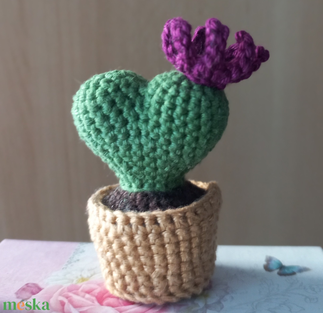 Amigurumi kaktusz szív, horgolt figura, 6,5 cm - otthon & életmód - dekoráció - virágdísz és tartó - csokor & virágdísz - Meska.hu