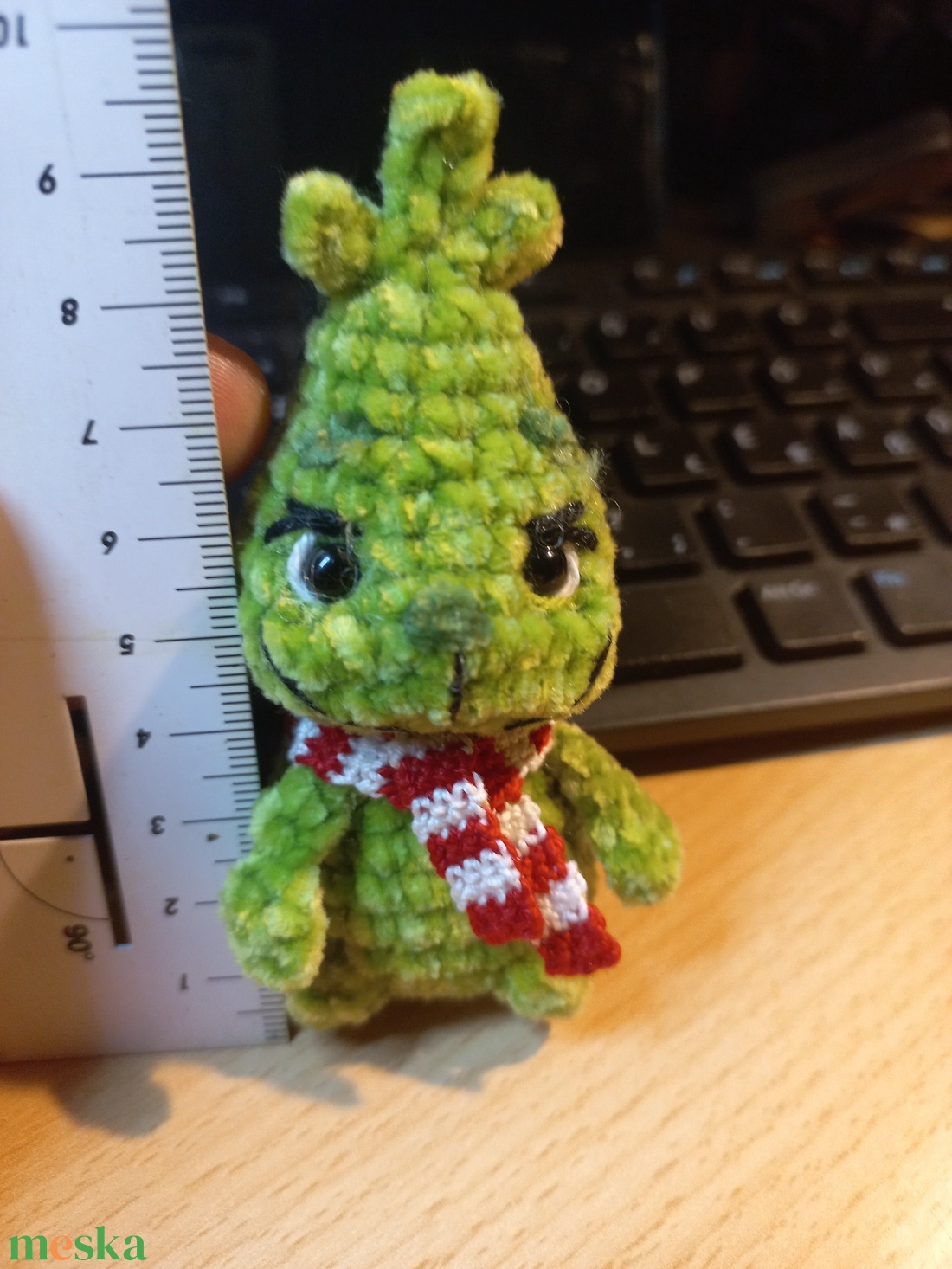 Bébi Grincs, horgolt figura, 10 cm - táska & tok - kulcstartó & táskadísz - kulcstartó - Meska.hu