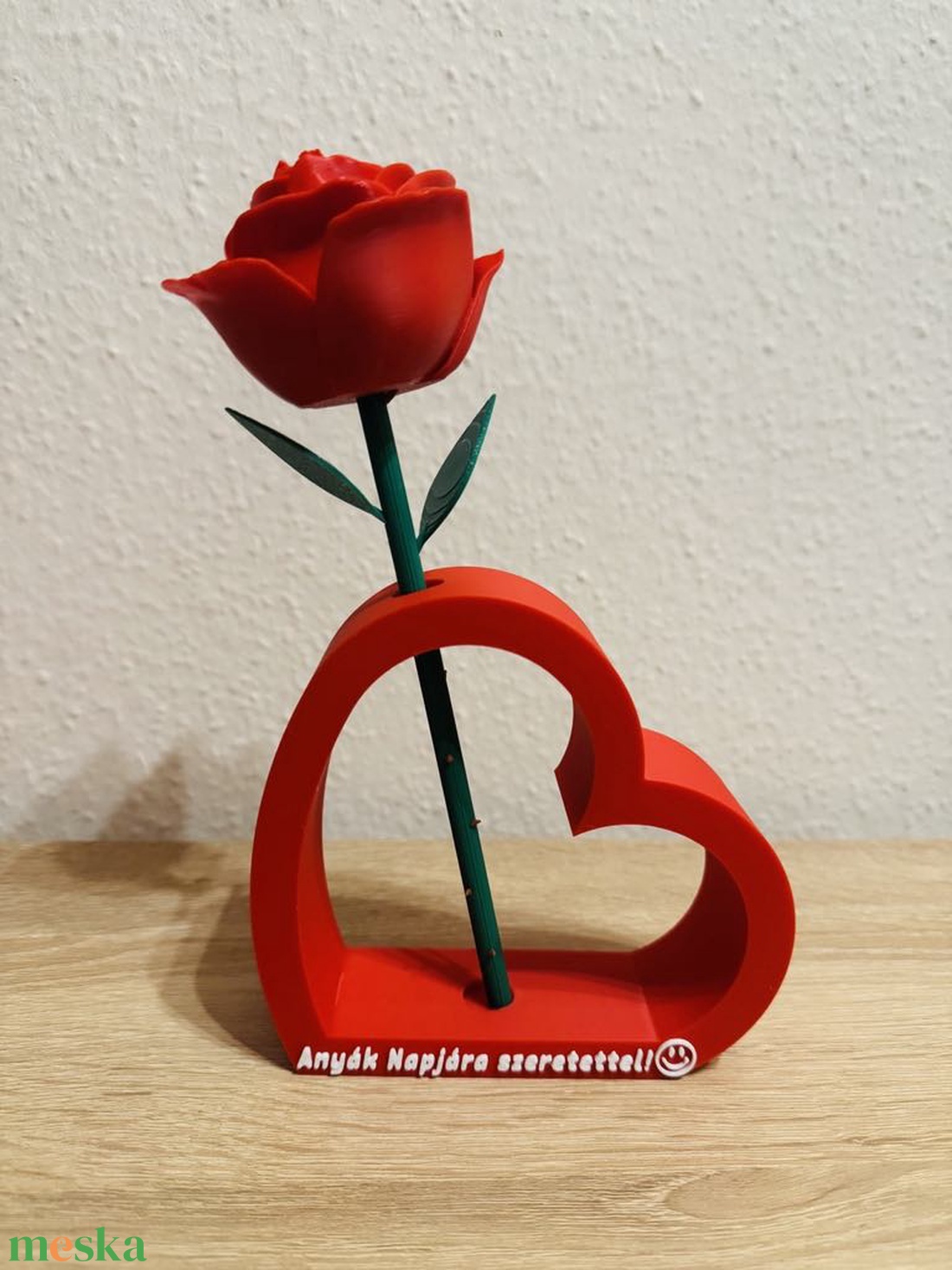 Örökrózsa szív alakú tartóban - anyák napi ajándék  - otthon & életmód - virágdekoráció - virágdíszek - dekor koszorúk, kopogtatók - Meska.hu