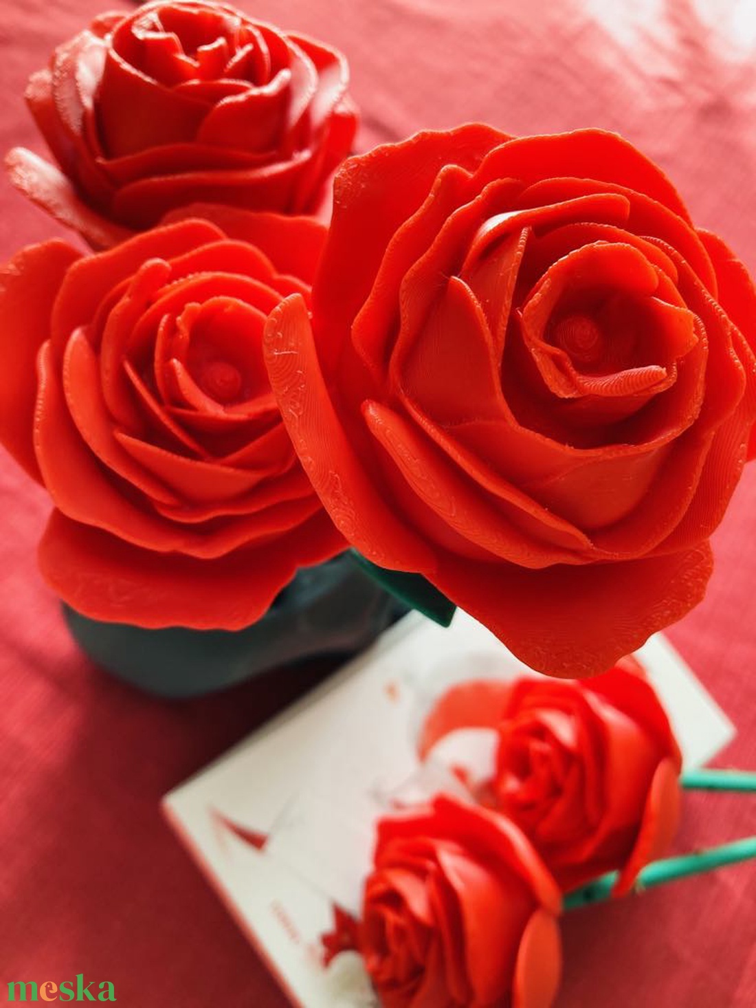 Örökrózsa szív alakú tartóban - anyák napi ajándék  - otthon & életmód - virágdekoráció - virágdíszek - dekor koszorúk, kopogtatók - Meska.hu