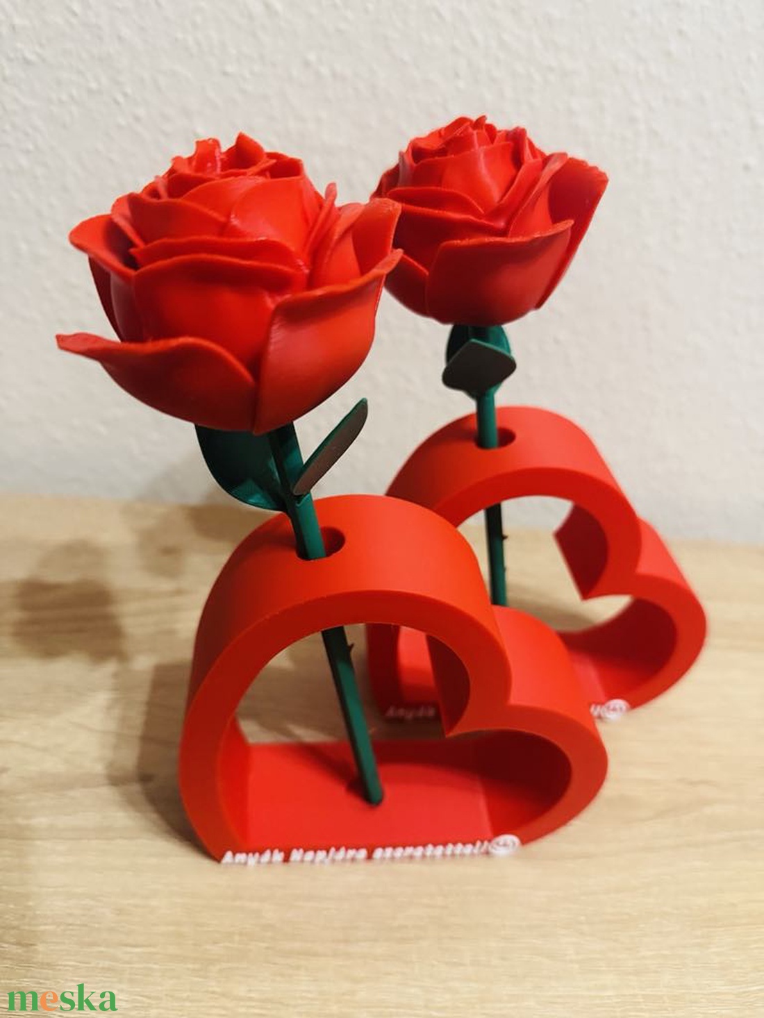 Örökrózsa szív alakú tartóban - anyák napi ajándék  - otthon & életmód - virágdekoráció - virágdíszek - dekor koszorúk, kopogtatók - Meska.hu