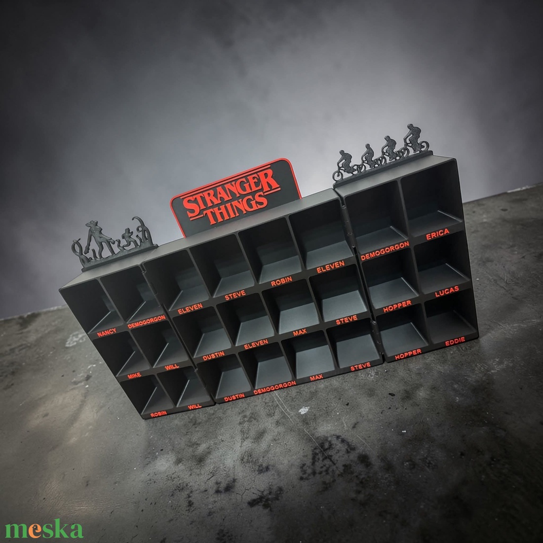 Összecsukható Polc STRANGER THINGS FIGURÁKHOZ -  KINDER JOY FIGURA tartó - kellékek & szerszámok - dekorációs kellékek - figurák - Meska.hu
