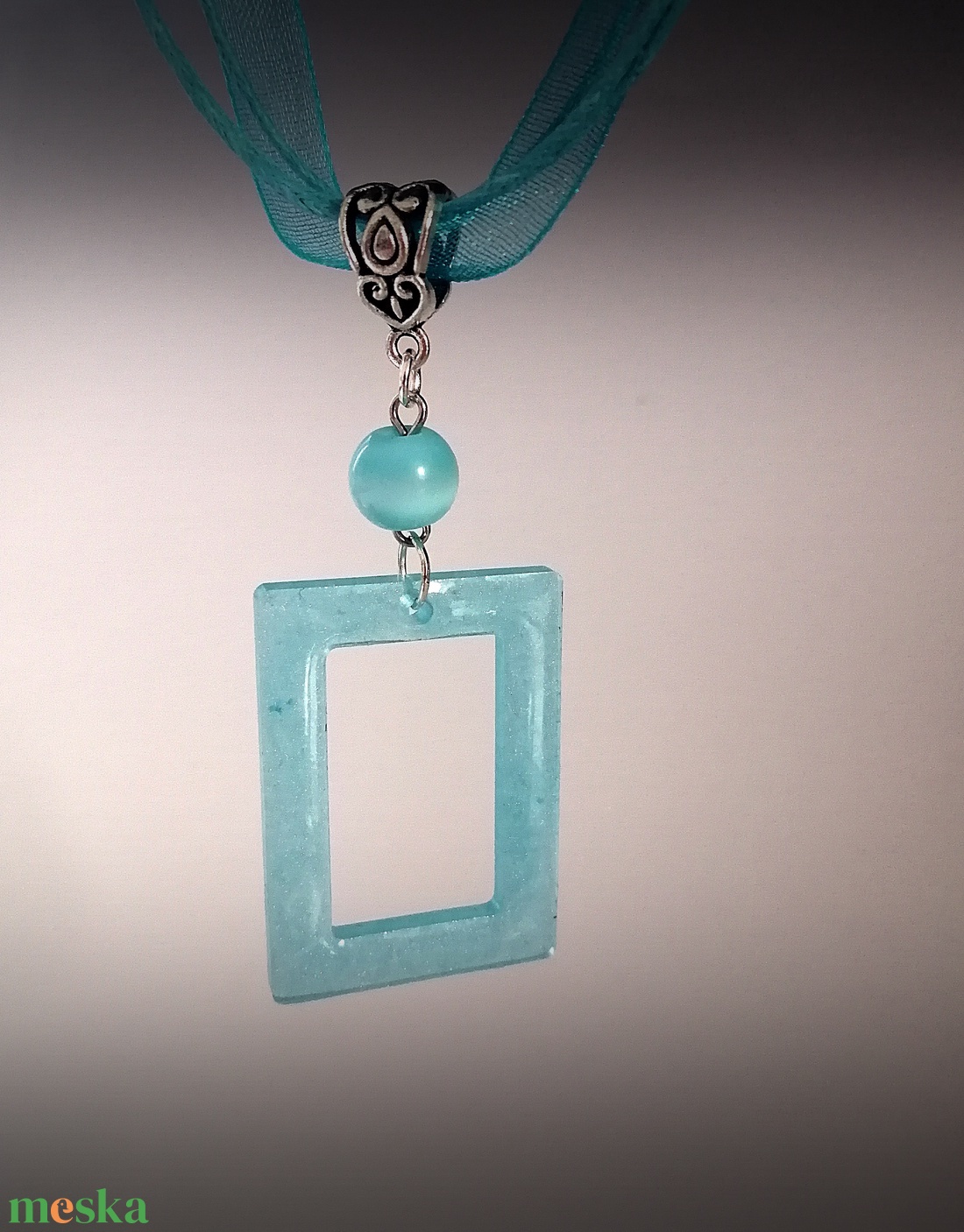 üveggyanta medál kék szalagon - ékszer - nyaklánc - medál - Meska.hu