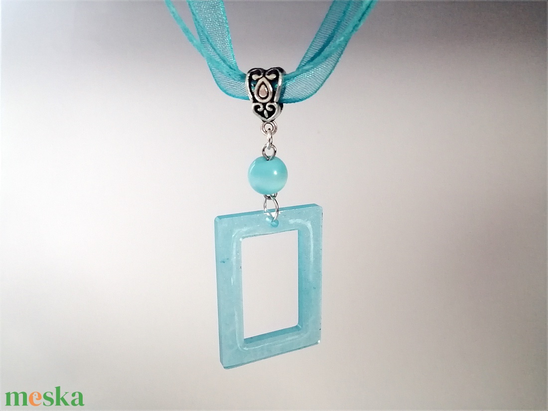 üveggyanta medál kék szalagon - ékszer - nyaklánc - medál - Meska.hu