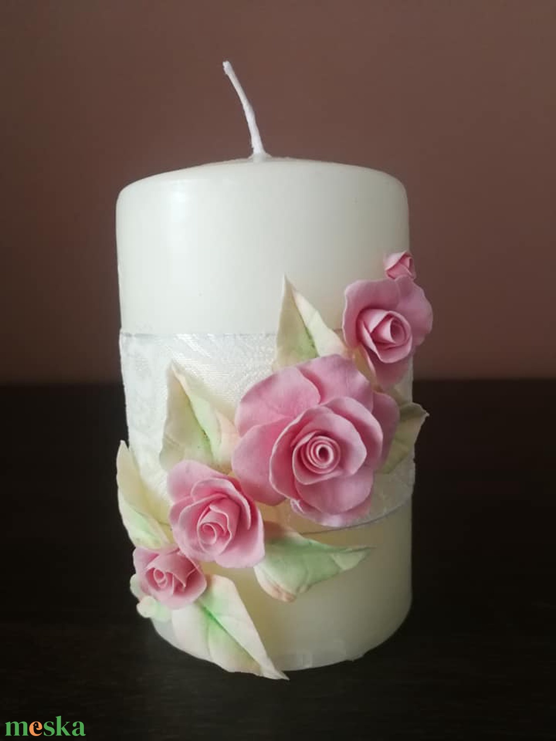 Kézműves ''Romantika'' dekor-gyertya ,rózsaszín agyagvirágokkal díszítve ! - otthon & lakás - dekoráció - gyertya & gyertyatartó - Meska.hu Kézműves ''Romantika'' dekor-gyertya ,rózsaszín agyagvirágokkal díszítve ! - otthon & lakás - dekoráció - gyertya & gyertyatartó - Meska.hu