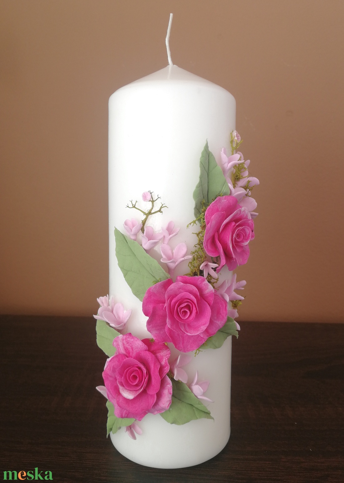 Pink agyagvirágok tánca fehér dekorgyertyán - otthon & életmód - gyertya, illat, aroma - gyertya - Meska.hu