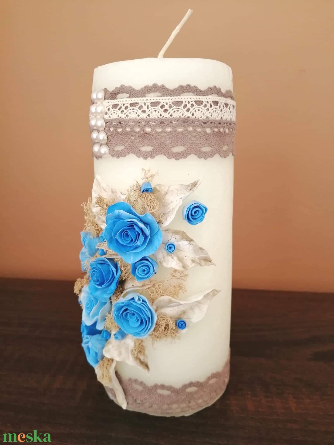 Kék agyagvirágokkal díszített vintage stílusú gyertya - otthon & életmód - gyertya, illat, aroma - gyertya - Meska.hu Kék agyagvirágokkal díszített vintage stílusú gyertya - otthon & életmód - gyertya, illat, aroma - gyertya - Meska.hu