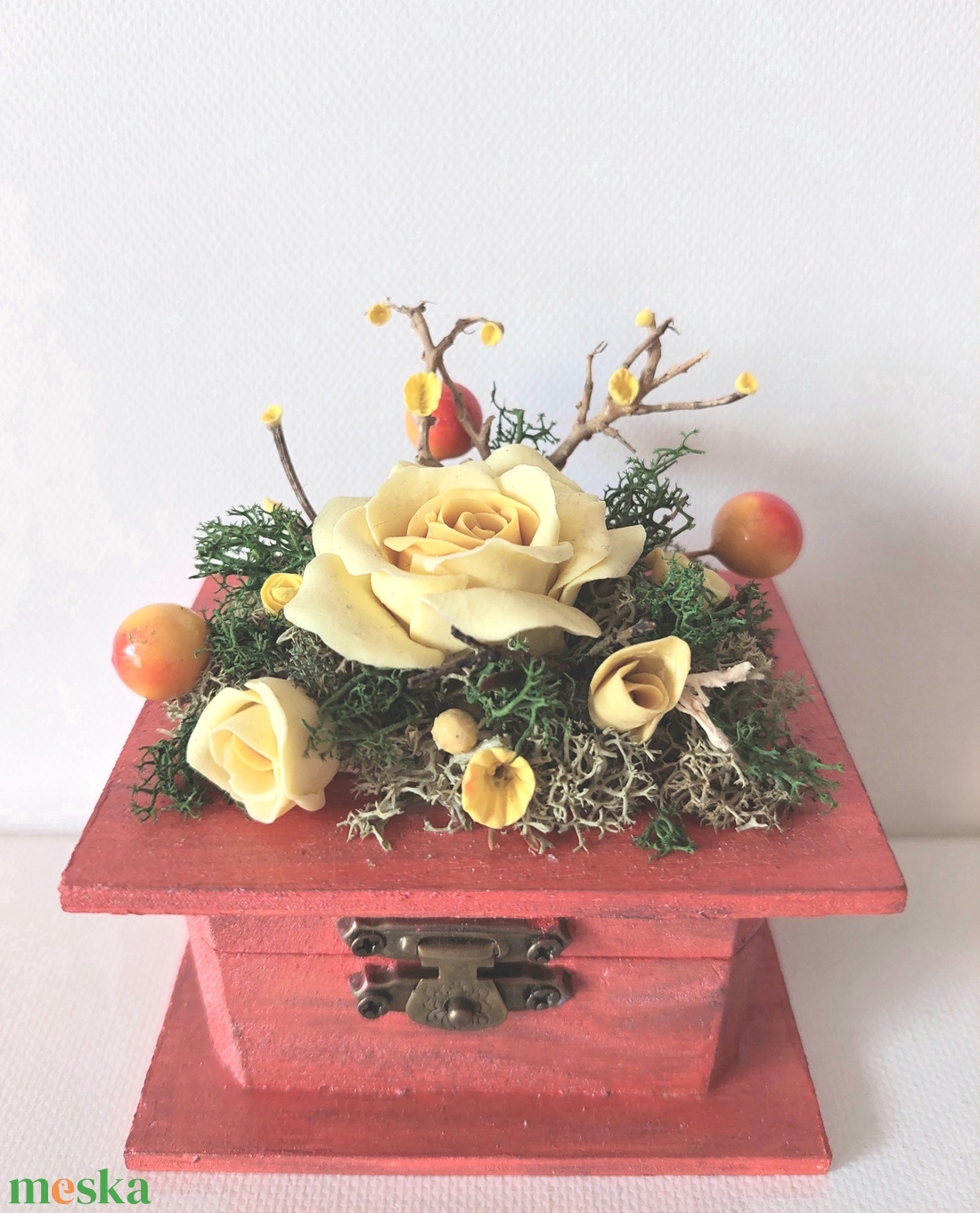 Fa ékszerdoboz,rózsa agyagvirágokkal díszítve - ékszer - ékszertartó - ékszerdoboz - Meska.hu Fa ékszerdoboz,rózsa agyagvirágokkal díszítve - ékszer - ékszertartó - ékszerdoboz - Meska.hu