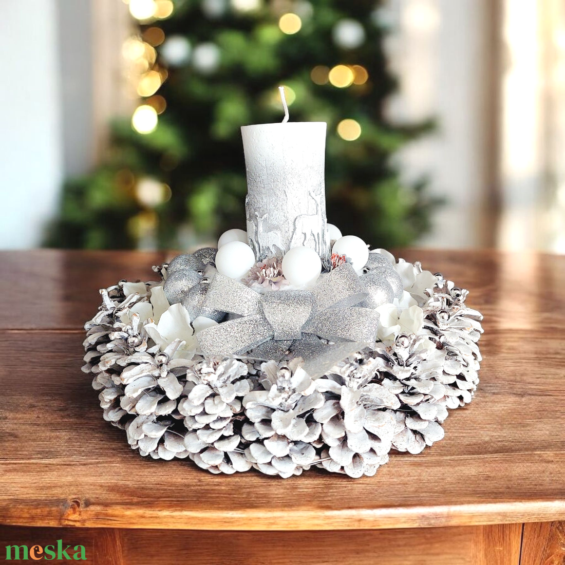 Különleges ünnepi asztaldísz...az ezüst-fehér  színvilág kedvelőinek !  - karácsony - adventi díszek - adventi gyertyadíszek és koszorúdíszek - Meska.hu