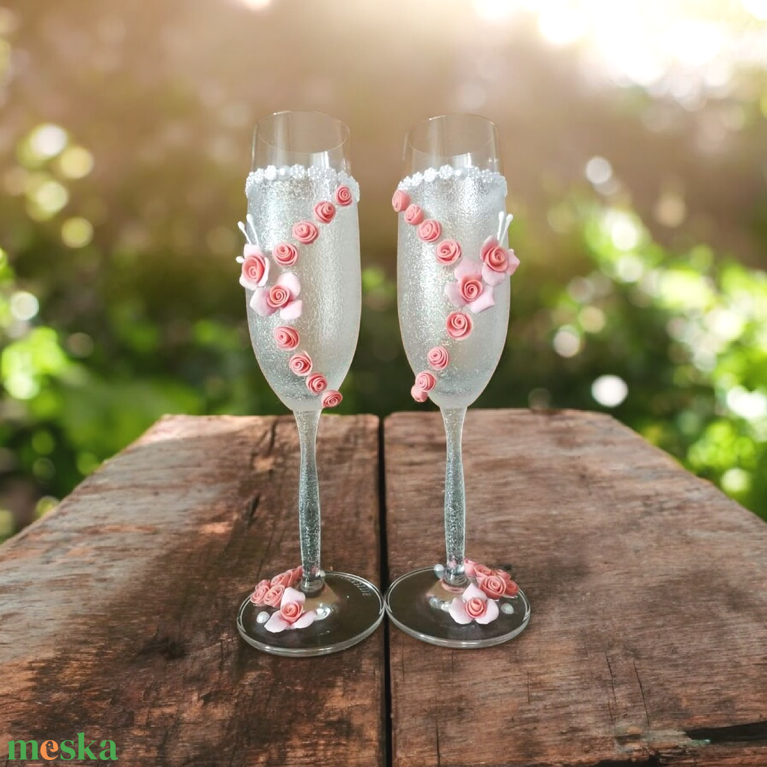 Egyedi esküvői pezsgőspoharak...  agyagvirágokkal díszítve ! - esküvő - dekoráció - tálalás - Meska.hu