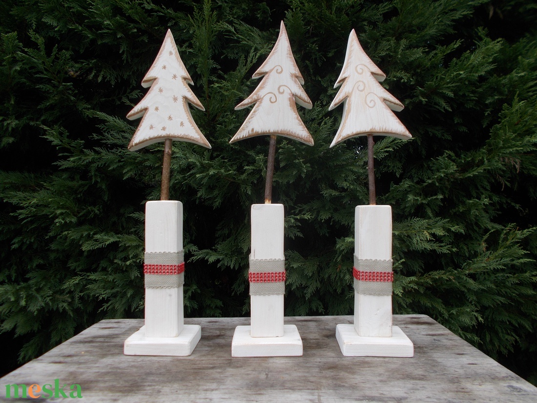 Talpas fehér fenyő arany szegéllyel - karácsony - karácsonyi lakásdekoráció - karácsonyi lakásdíszek - Meska.hu