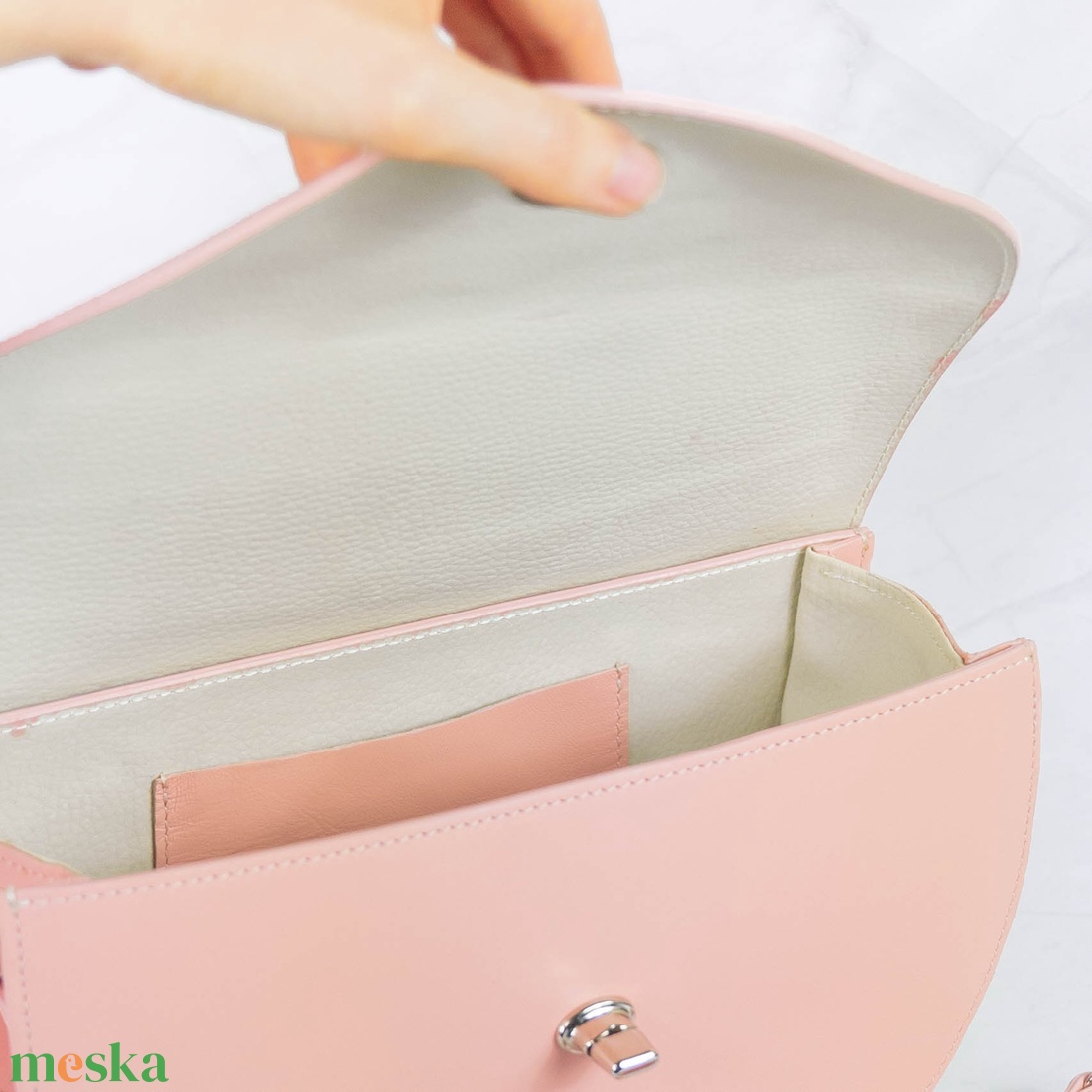 Babarózsaszín juhbőr crossbody - táska & tok - kézitáska & válltáska - vállon átvethető táska - Meska.hu Babarózsaszín juhbőr crossbody - táska & tok - kézitáska & válltáska - vállon átvethető táska - Meska.hu