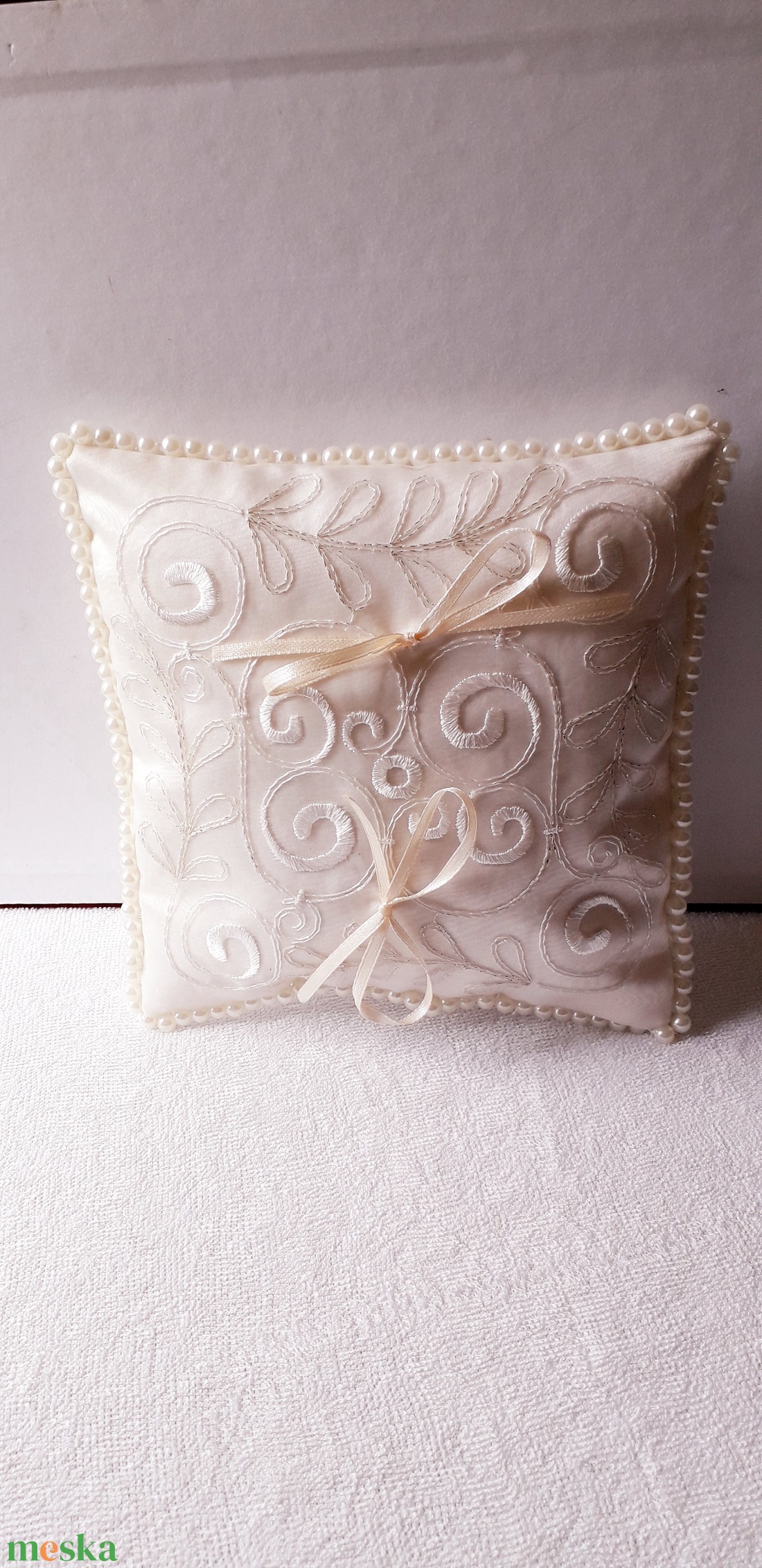 Ecrü gyürüpárna - esküvő - kiegészítők - gyűrűtartó & gyűrűpárna - Meska.hu
