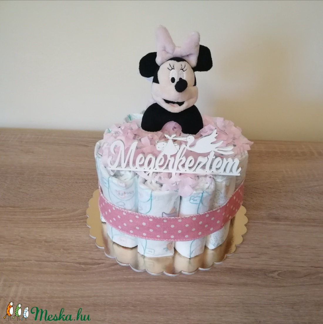 Egyszintes pelenkatorta Minnie csörgővel - játék & sport - babalátogató ajándékcsomag - Meska.hu Egyszintes pelenkatorta Minnie csörgővel - játék & sport - babalátogató ajándékcsomag - Meska.hu