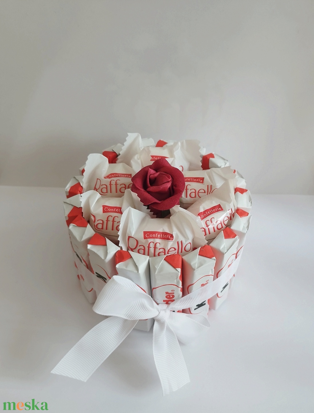 Mini Raffaello és Kinder csoki édesség torta - élelmiszer - édesség - Meska.hu Mini Raffaello és Kinder csoki édesség torta - élelmiszer - édesség - Meska.hu